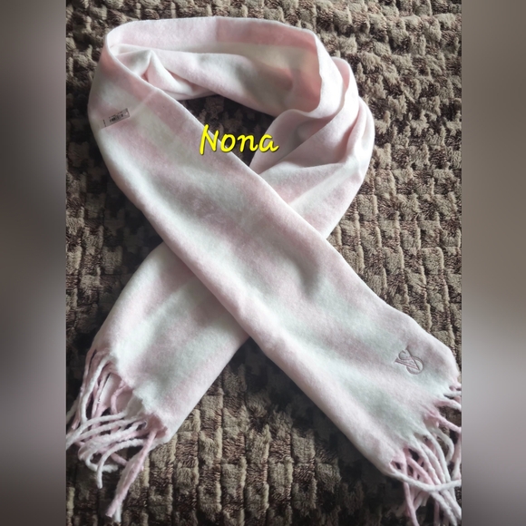 Victoria's Secret Cozy Blanket Scarf NWT - Picture 3 of 11